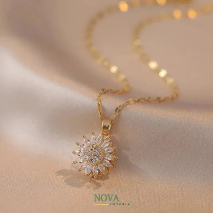 Collar Girasol Rotatorio | Baño en Oro + Caja Regalo Gratis✨