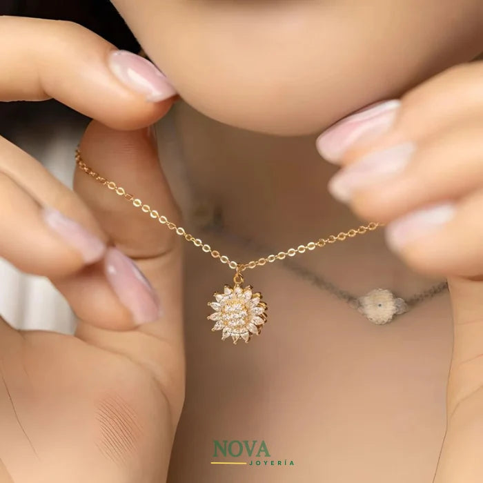 Collar Girasol Rotatorio | Baño en Oro + Caja Regalo Gratis✨